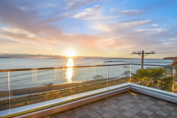 15369 MARINE DRIVE, White Rock
