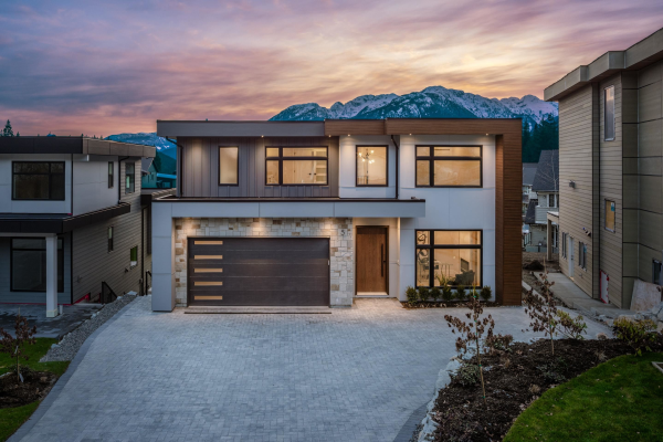 5 3385 MAMQUAM ROAD, Squamish
