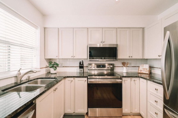 3 2450 HAWTHORNE AVENUE, Port Coquitlam
