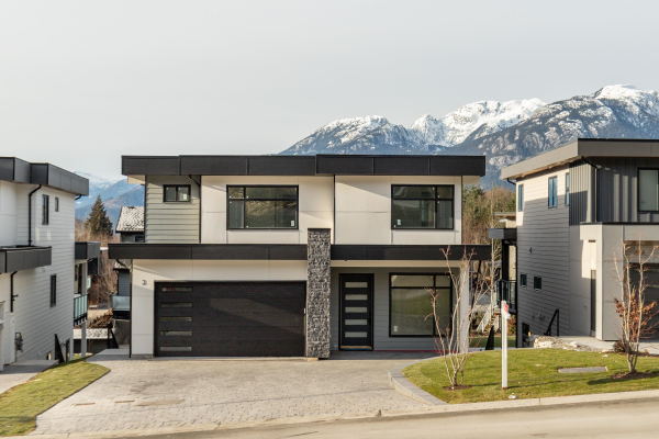 3 3385 MAMQUAM ROAD, Squamish