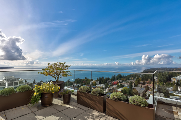 PH2 15152 RUSSELL AVENUE, White Rock