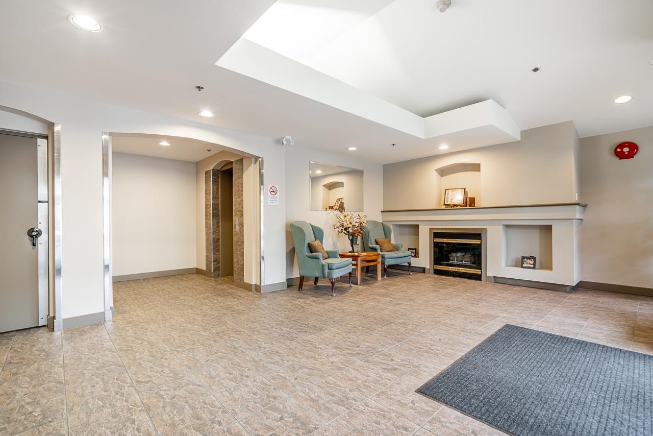 207 20976 56 AVENUE, #207