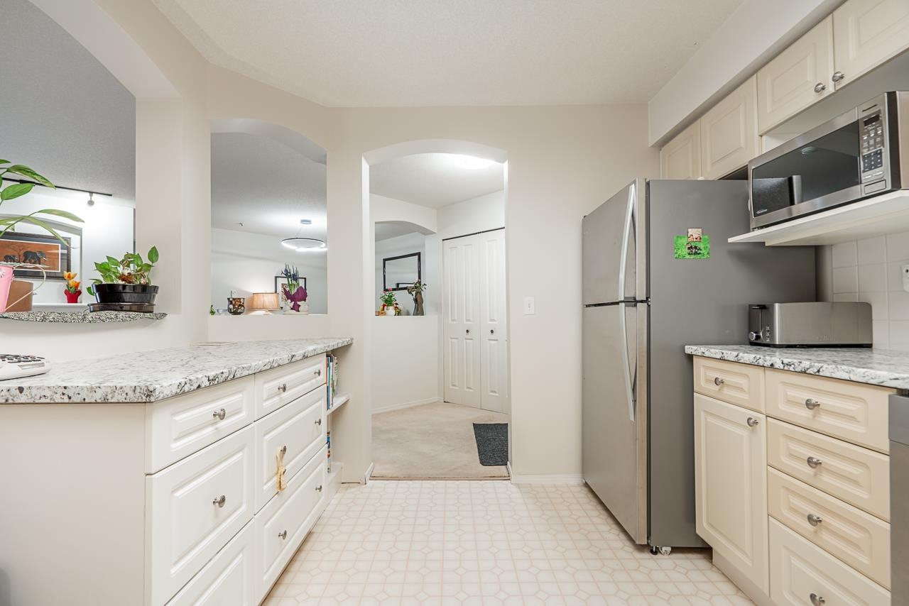 207 20976 56 AVENUE, #207
