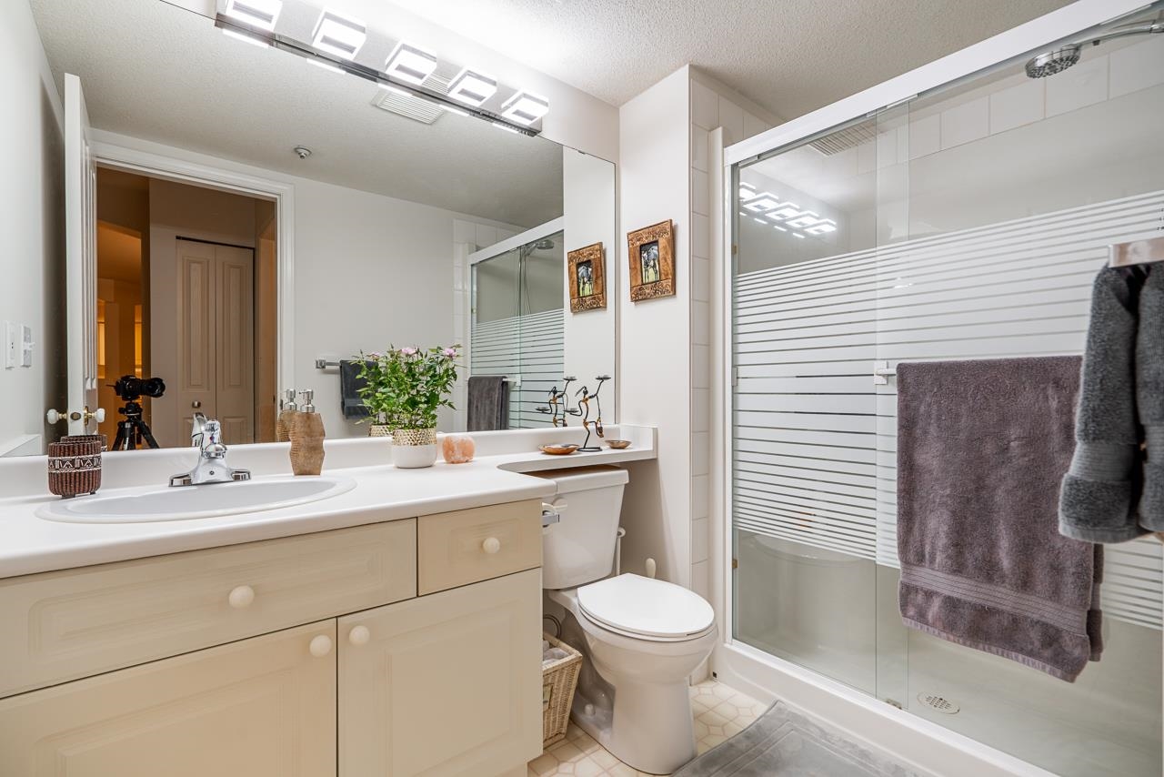 207 20976 56 AVENUE, #207