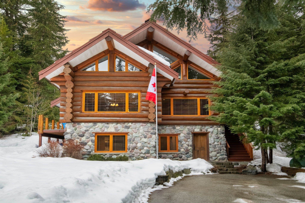 9294 EMERALD DRIVE, Whistler