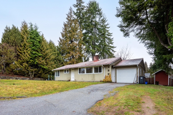 1876 BEAULYNN PLACE, North Vancouver