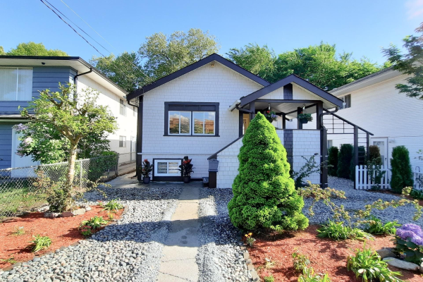 2162 FRASER AVENUE, Port Coquitlam