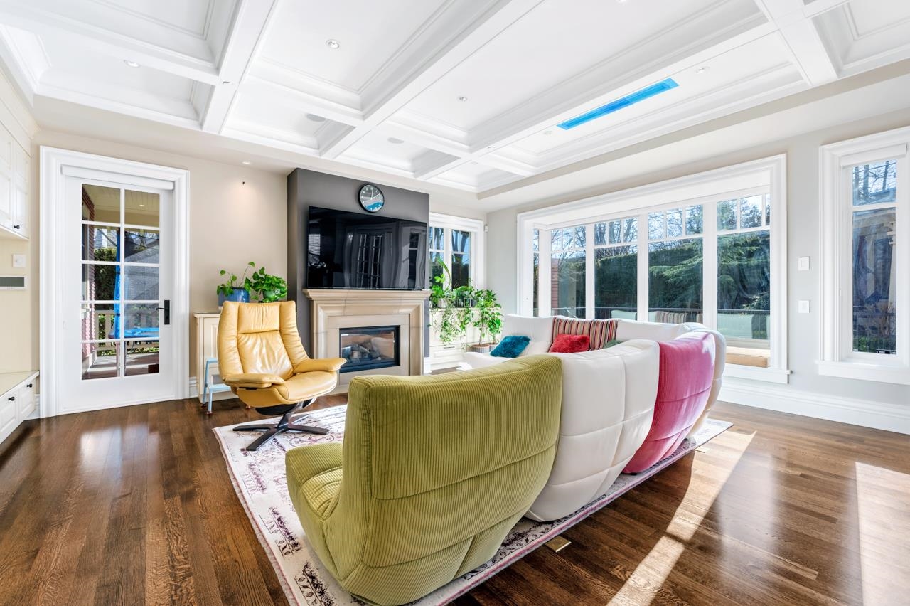 1428 DEVONSHIRE CRESCENT