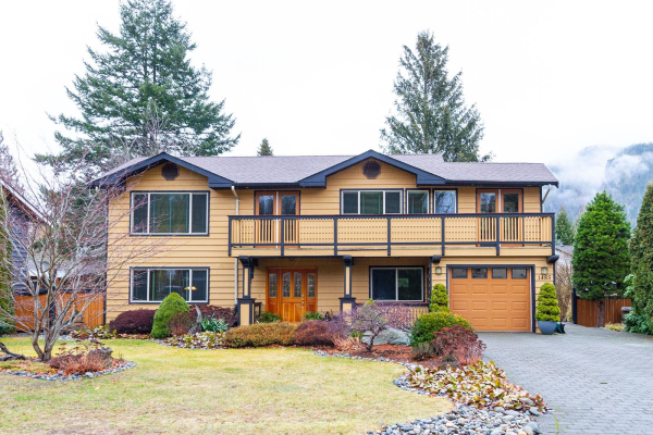 1485 MAPLE CRESCENT, Squamish