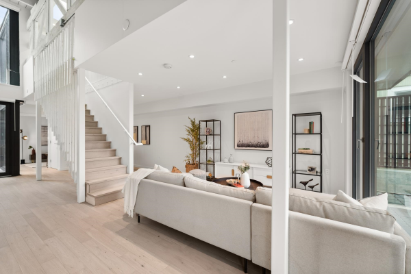 8 6 W 17TH AVENUE, Vancouver