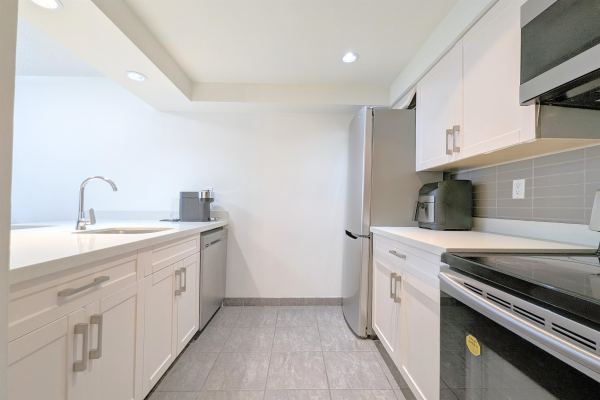705 1270 ROBSON STREET, Vancouver