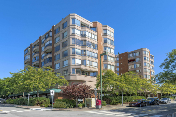 402 15111 RUSSELL AVENUE, White Rock