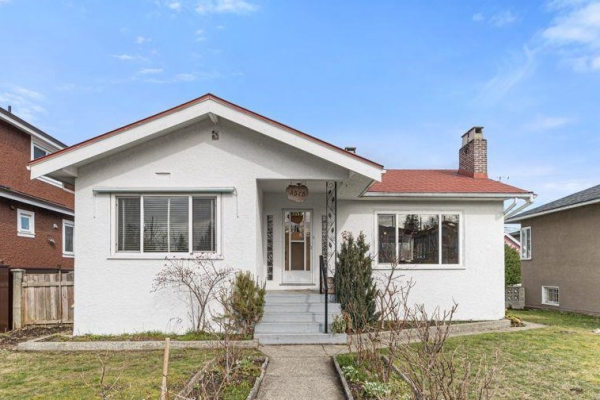 3515 E 45 AVENUE, Vancouver