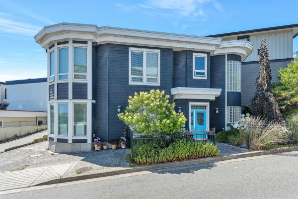 15598 VICTORIA AVENUE, White Rock