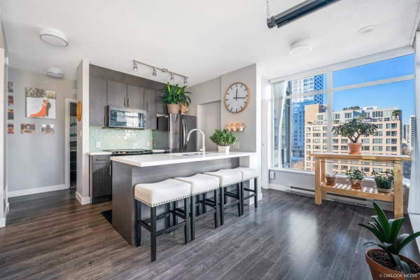1002 480 ROBSON STREET, Vancouver