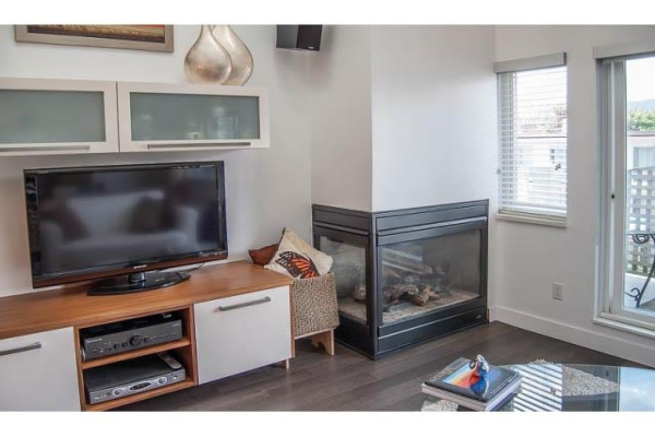 19 1949 W 8TH AVENUE, Vancouver