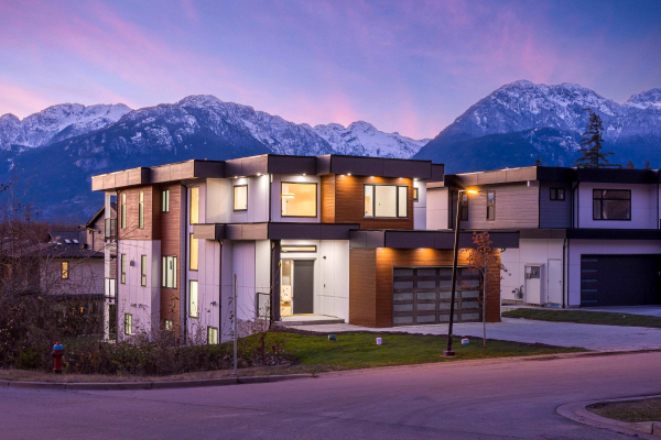 1 3385 MAMQUAM ROAD, Squamish