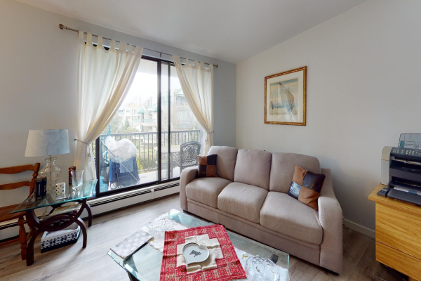 318 1740 SOUTHMERE CRESCENT, Surrey