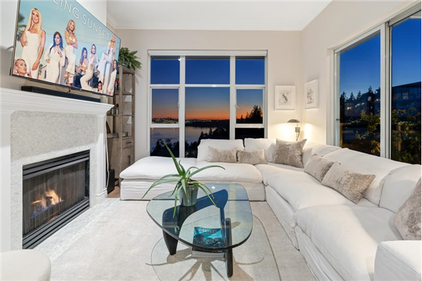 502 3608 DEERCREST DRIVE, North Vancouver