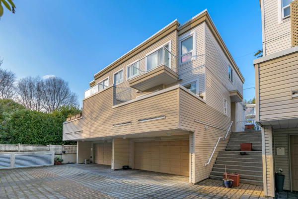 1167 VIDAL STREET, White Rock