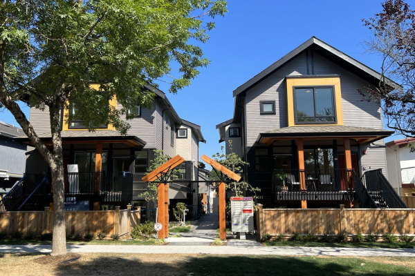 2461 E 40TH AVENUE, Vancouver