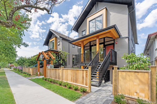 2465 E 40TH AVENUE, Vancouver