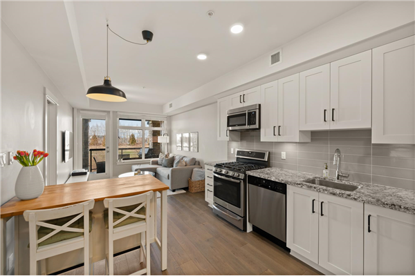 211 4977 SPRINGS BOULEVARD, Tsawwassen