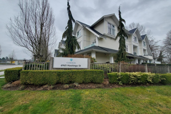 52 6965 HASTINGS STREET, Burnaby