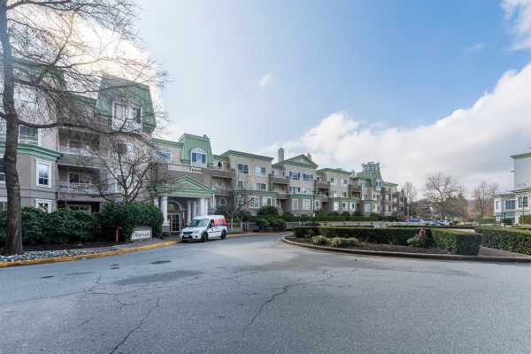 327 2980 PRINCESS CRESCENT, Coquitlam