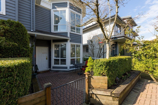 1 257 E 6TH STREET, North Vancouver