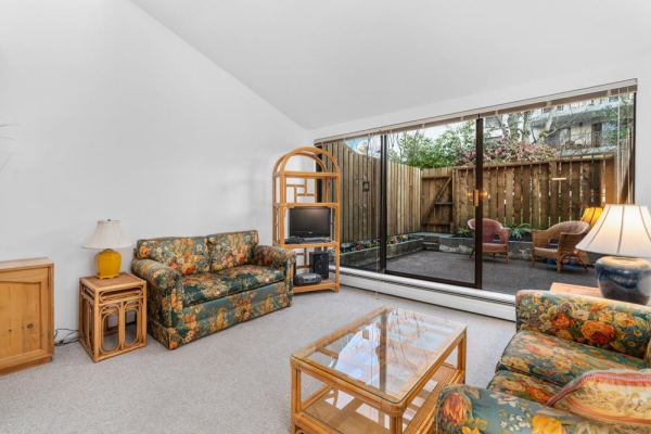 107 1745 ESQUIMALT AVENUE, West Vancouver