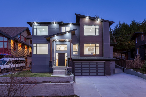 1066 JAY CRESCENT, Squamish