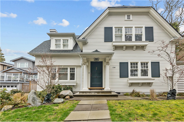 114 W WINDSOR ROAD, North Vancouver