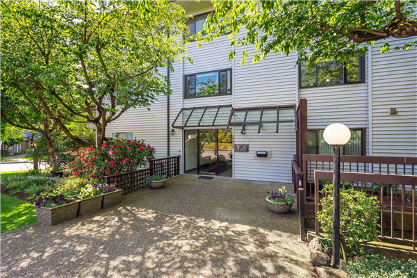 305 15290 THRIFT AVENUE, White Rock
