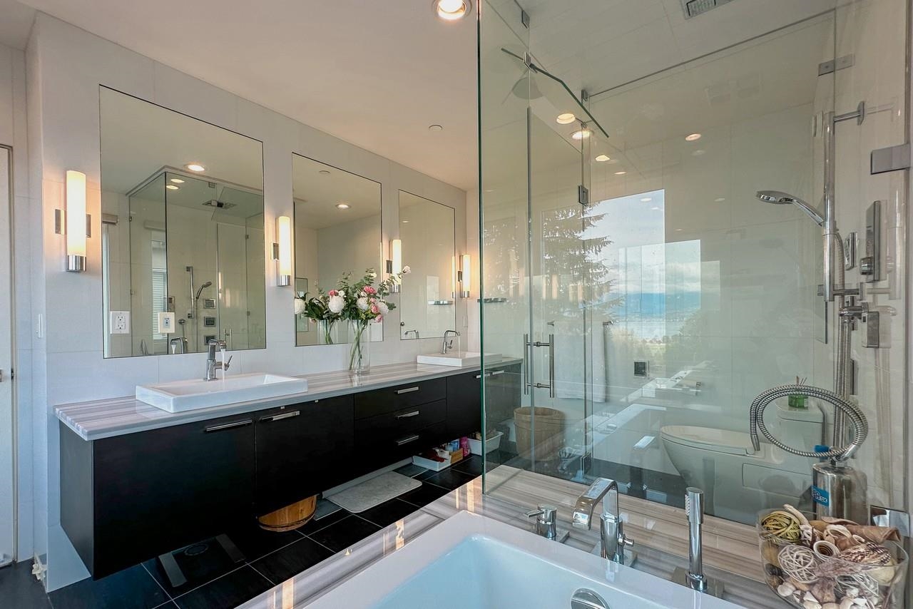 4350 LOCARNO CRESCENT