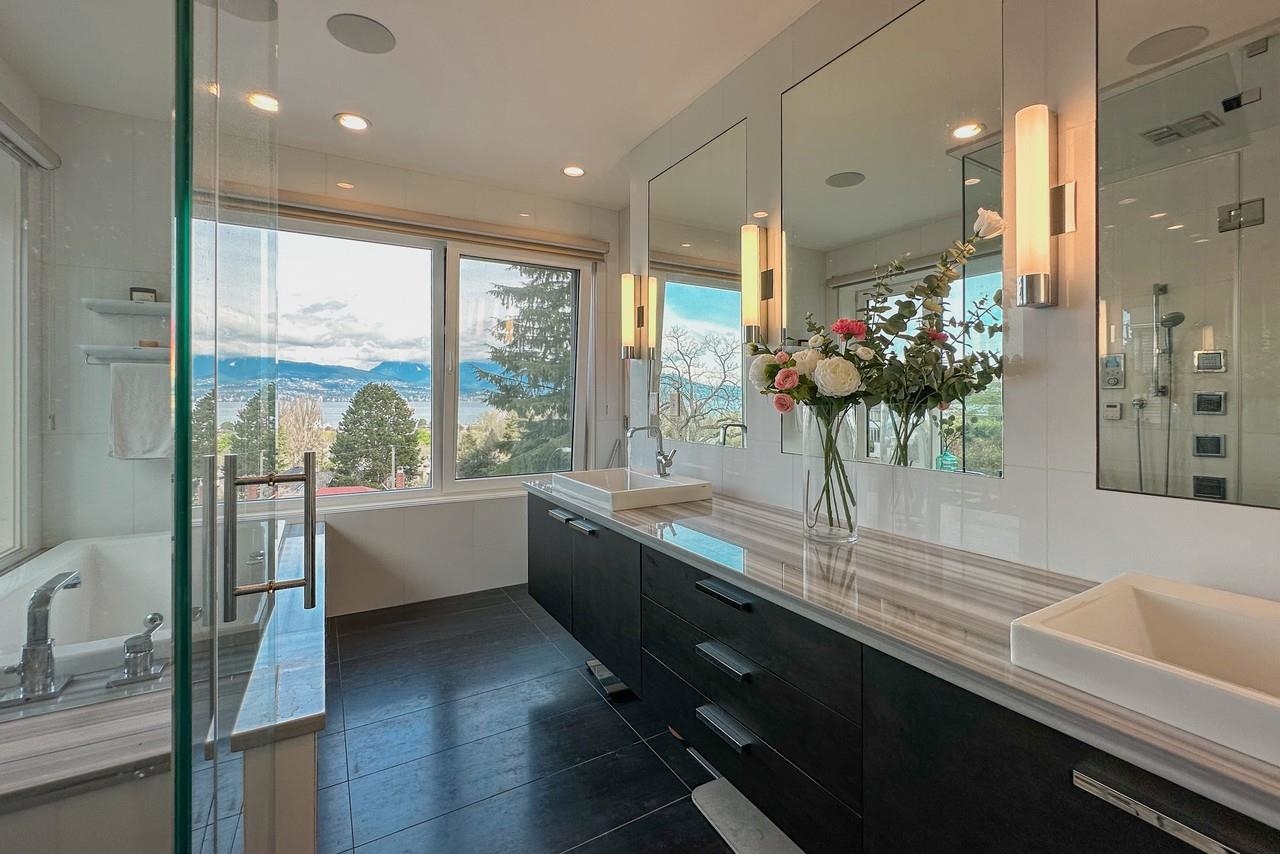 4350 LOCARNO CRESCENT