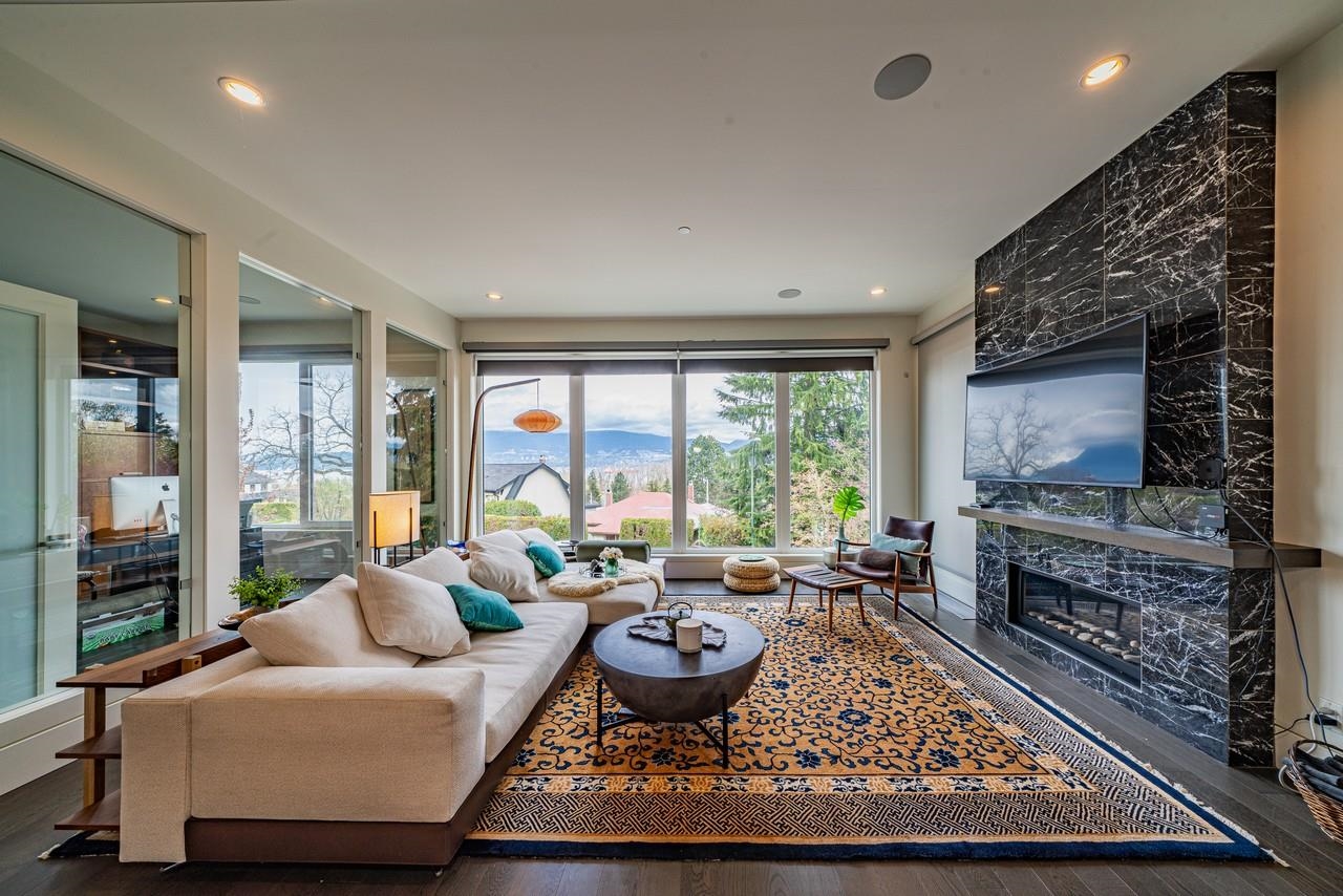 4350 LOCARNO CRESCENT