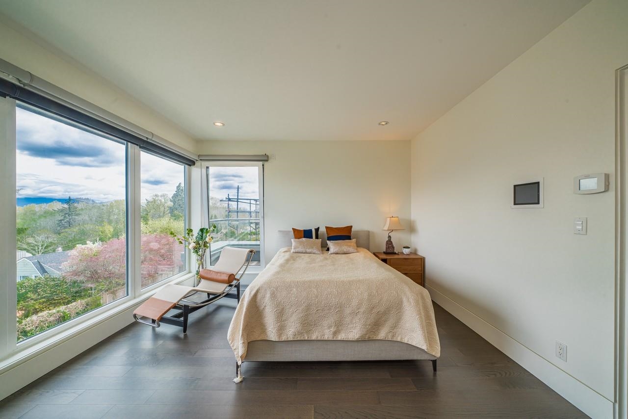 4350 LOCARNO CRESCENT