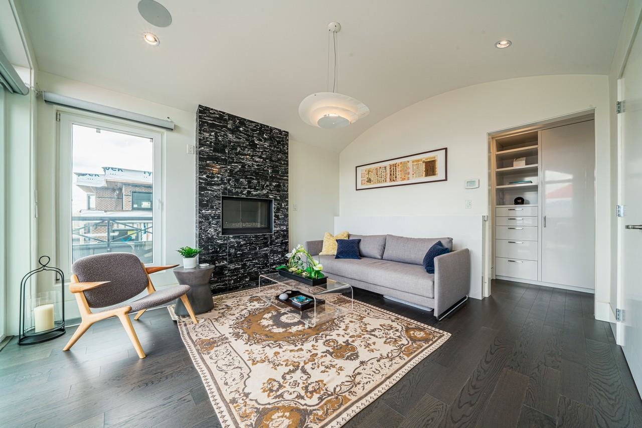 4350 LOCARNO CRESCENT