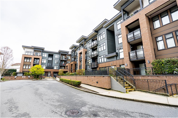 206 20068 FRASER HIGHWAY, Langley