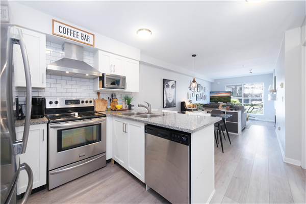 213 332 LONSDALE AVENUE, North Vancouver