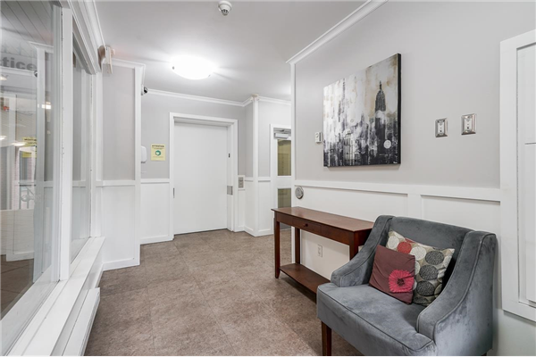 311 2665 W BROADWAY, Vancouver