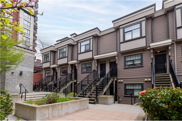 208 828 ROYAL AVENUE, New Westminster