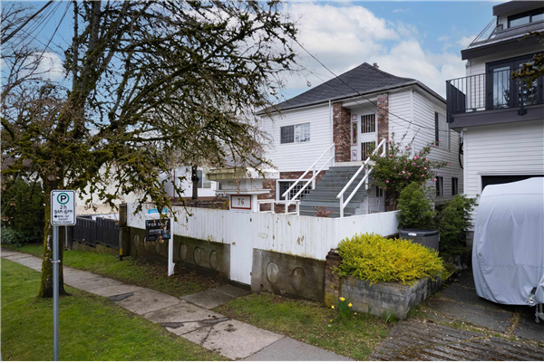 76 E 27TH AVENUE, Vancouver