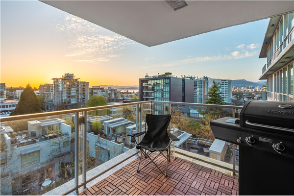 704 1530 W 8TH AVENUE, Vancouver