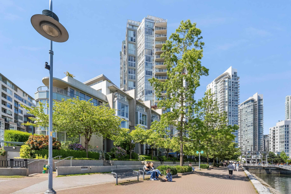 1906 1228 MARINASIDE CRESCENT, Vancouver
