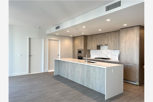 2201 6398 SILVER AVENUE, Burnaby