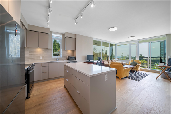 504 8761 UNIVERSITY CRESCENT, Burnaby