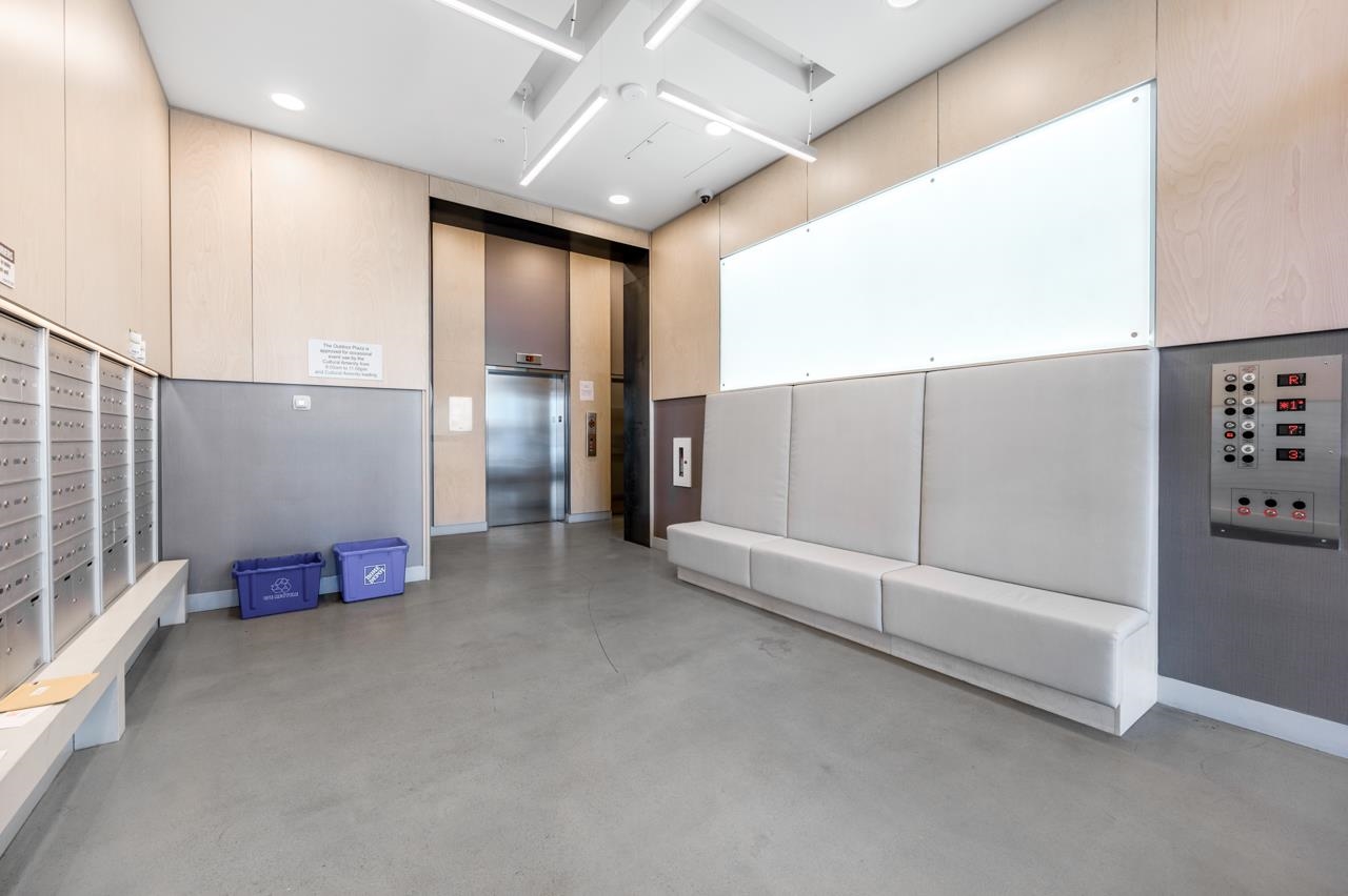 702 180 E 2ND AVENUE, #702