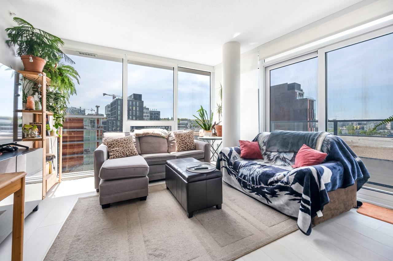 702 180 E 2ND AVENUE, #702